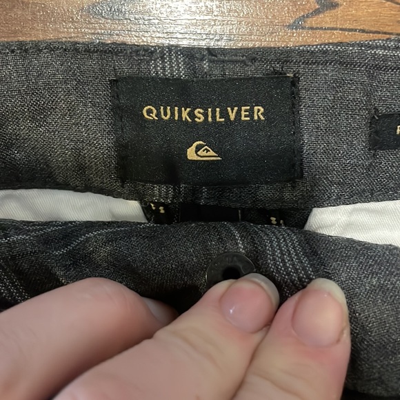 Quicksilver size 5 NEVER worn grey plaid boys - Picture 2 of 2